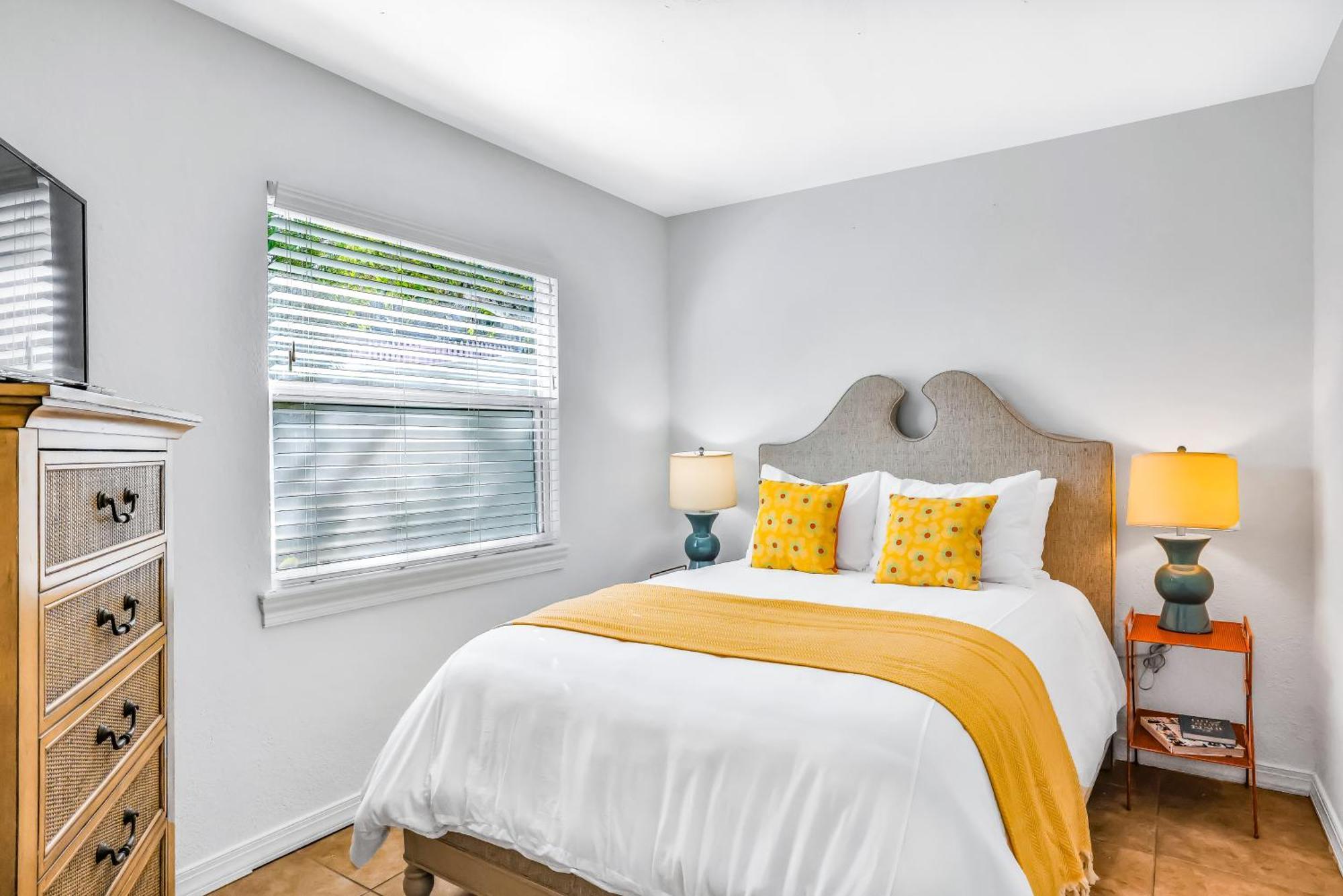 Sunrise Garden Resort Anna Maria Room photo