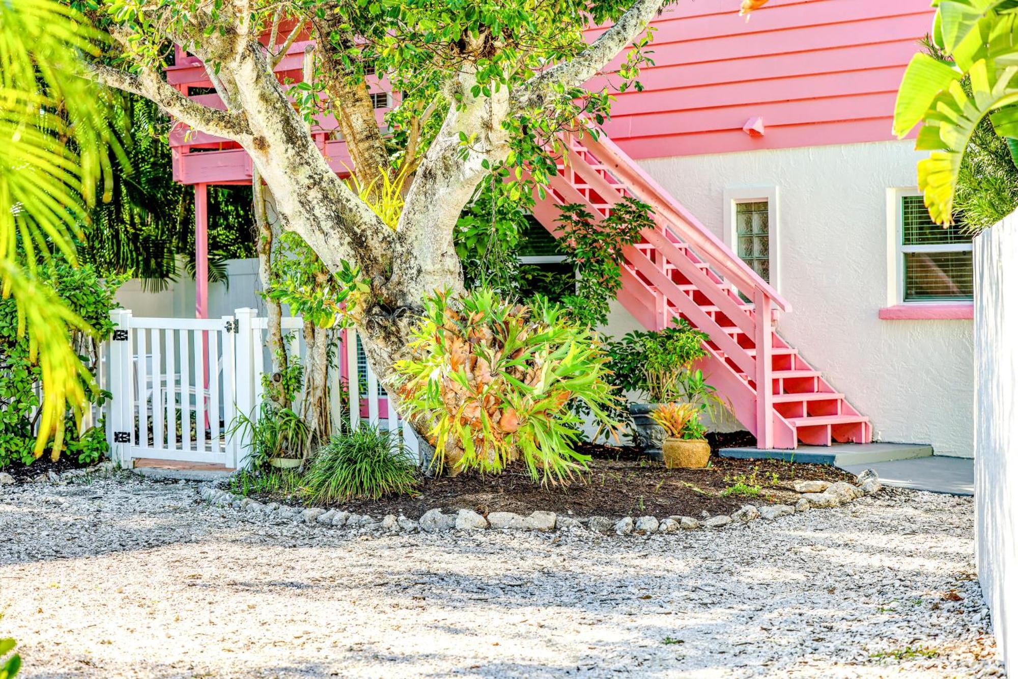 Sunrise Garden Resort Anna Maria Exterior photo