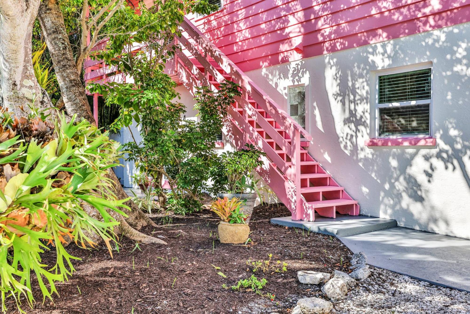 Sunrise Garden Resort Anna Maria Exterior photo