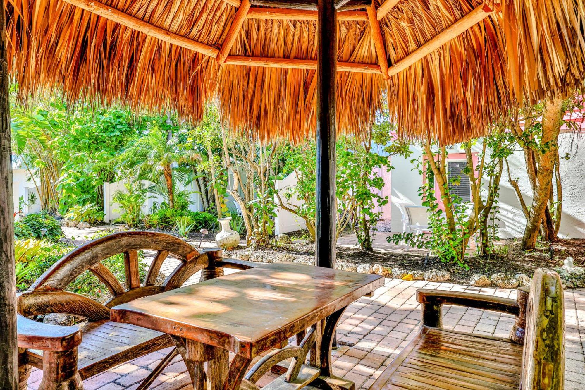 Sunrise Garden Resort Anna Maria Exterior photo