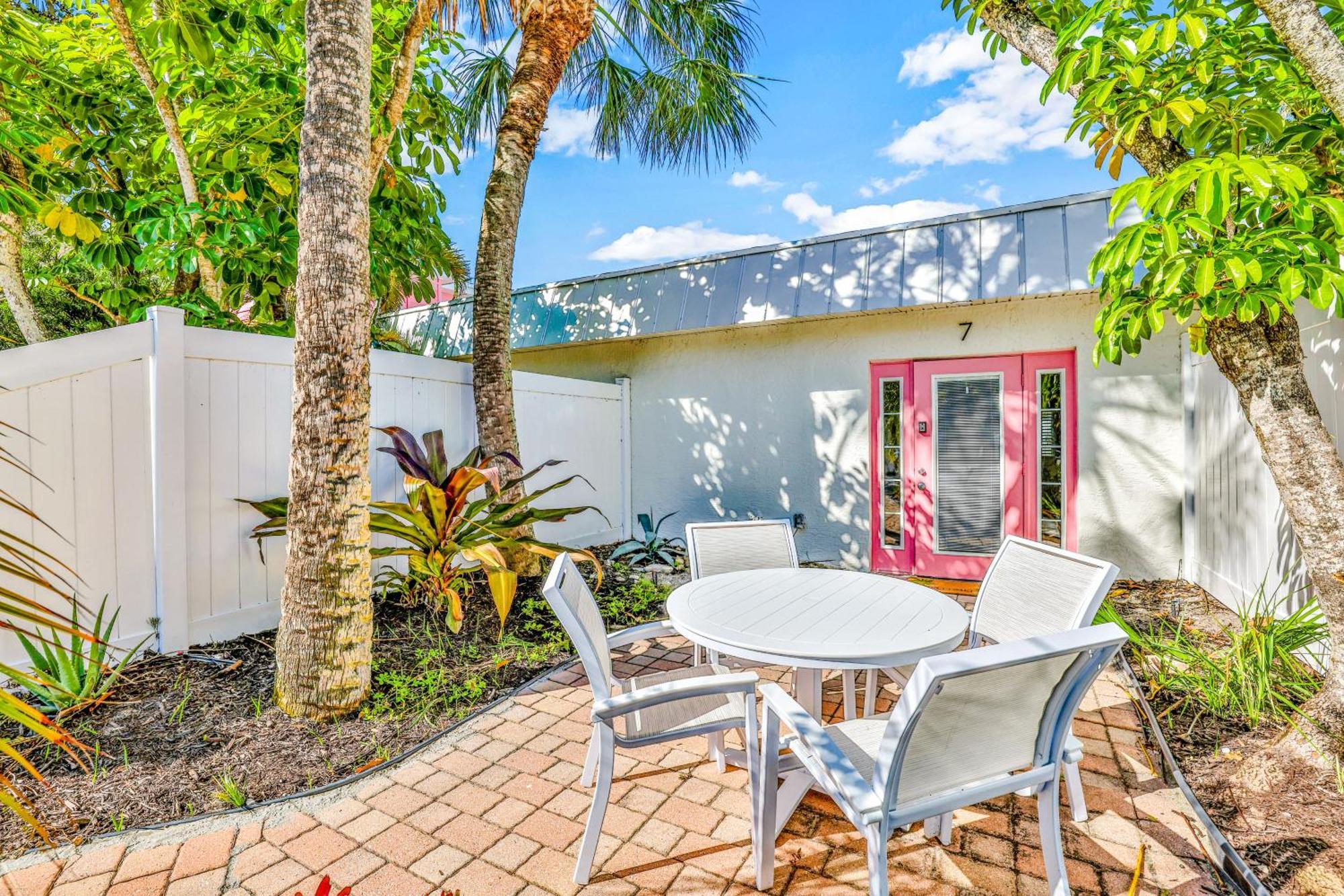 Sunrise Garden Resort Anna Maria Exterior photo