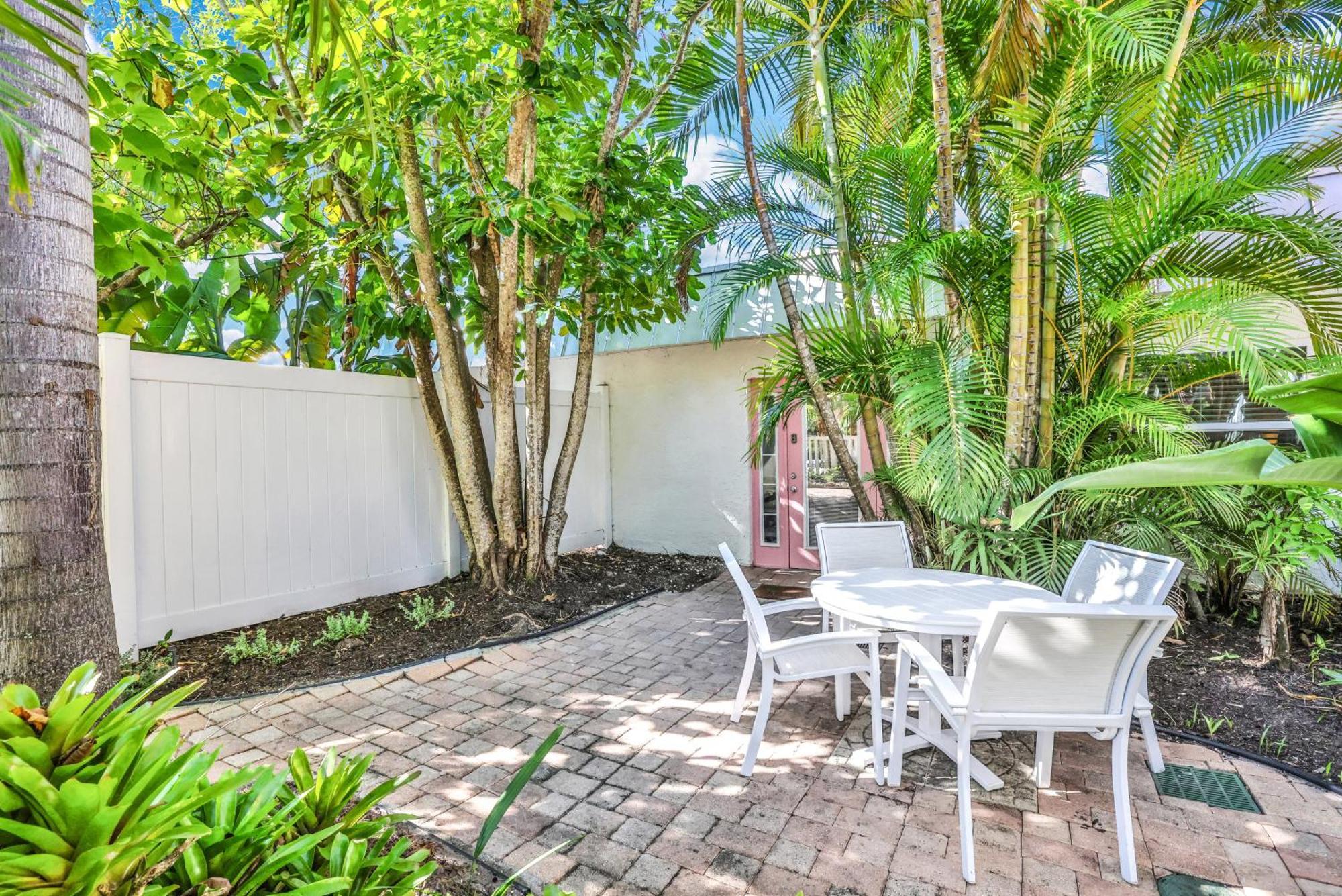 Sunrise Garden Resort Anna Maria Exterior photo